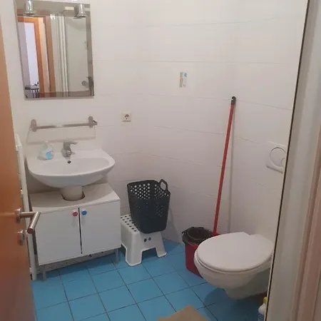 Close To Airport Apartment *
